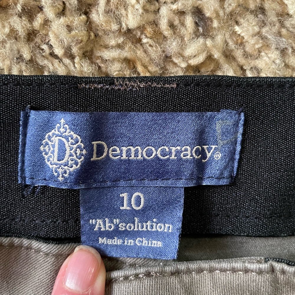 Democracy Women's “Ab Solution” Tan Shorts - Picture 3 of 3